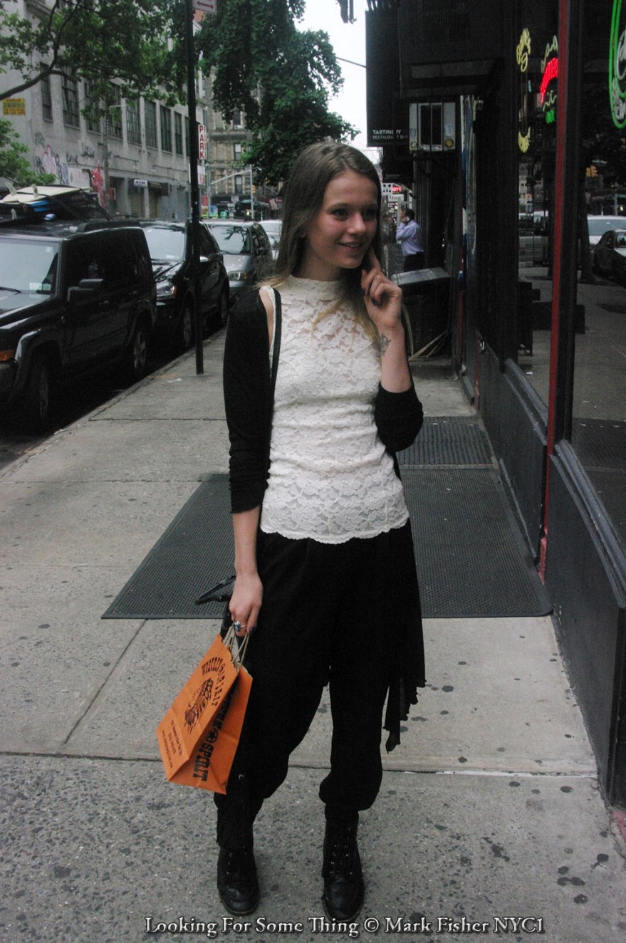 Looking For Some Thing © Mark Fisher NYC1-9032